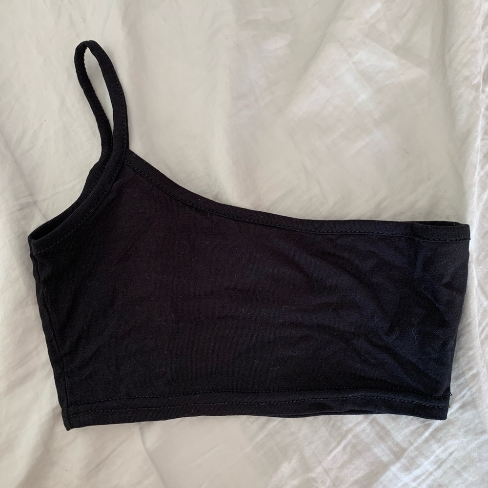 black one shoulder tank